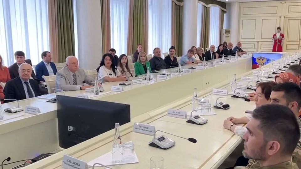 В День России Фёдор Щукин вручил госнаграды жителям Дагестана В День России Фёдор Щукин вручил госнаграды жителям Дагестана