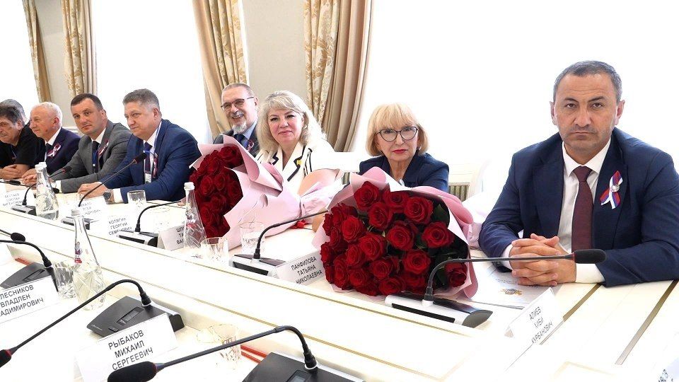 В Махачкале проходит прием делегации гуманитарной миссии «ВСЕ СВОи» В Махачкале проходит прием делегации гуманитарной миссии «ВСЕ СВОи»