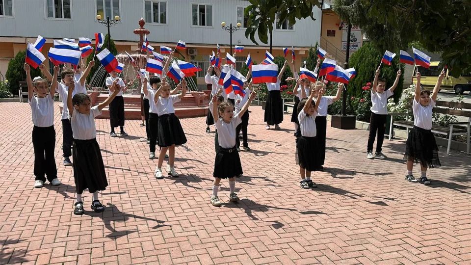 Танец единства: особенные дети поздравили страну с Днём России Танец единства: особенные дети поздравили страну с Днём России