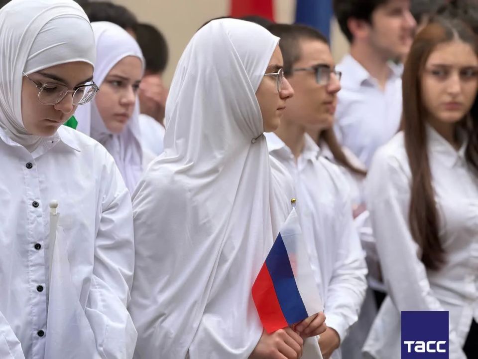 Имя кавалера ордена Мужества Гасанхана Керимова, погибшего при исполнении служебного долга, присвоили школе № 34 в Махачкале Имя кавалера ордена Мужества Гасанхана Керимова, погибшего при исполнении служебного долга, присвоили школе № 34 в Махачкале