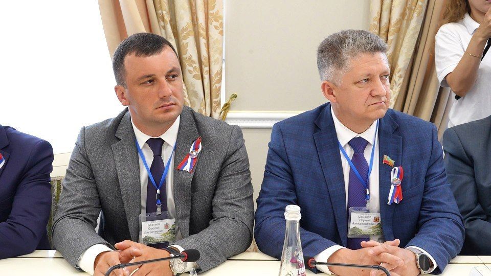 В Махачкале проходит прием делегации гуманитарной миссии «ВСЕ СВОи» В Махачкале проходит прием делегации гуманитарной миссии «ВСЕ СВОи»