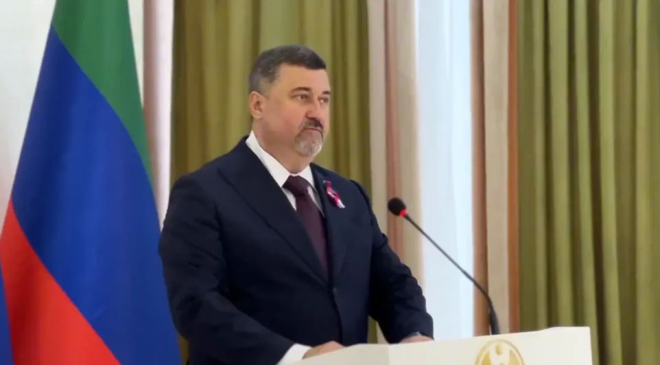 В День России Фёдор Щукин вручил госнаграды жителям Дагестана В День России Фёдор Щукин вручил госнаграды жителям Дагестана