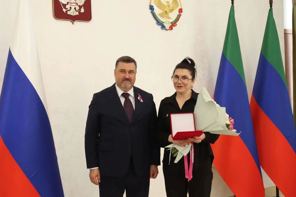 Восемь дагестанских врачей и фельдшеров получили государственные награды из рук главы республики Восемь дагестанских врачей и фельдшеров получили государственные награды из рук главы республики