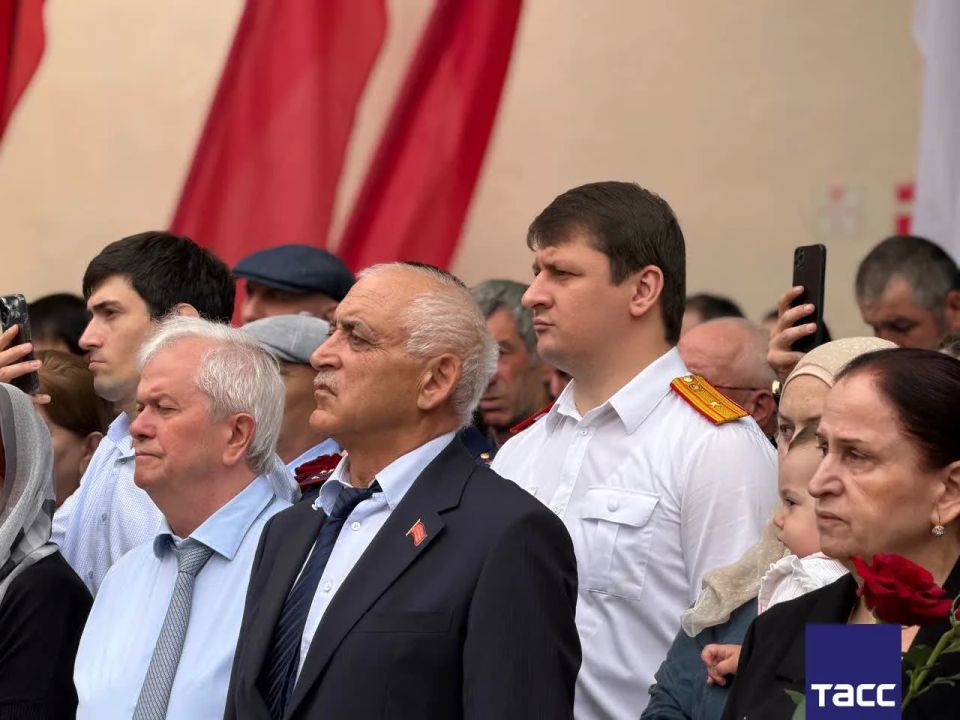 Имя кавалера ордена Мужества Гасанхана Керимова, погибшего при исполнении служебного долга, присвоили школе № 34 в Махачкале Имя кавалера ордена Мужества Гасанхана Керимова, погибшего при исполнении служебного долга, присвоили школе № 34 в Махачкале
