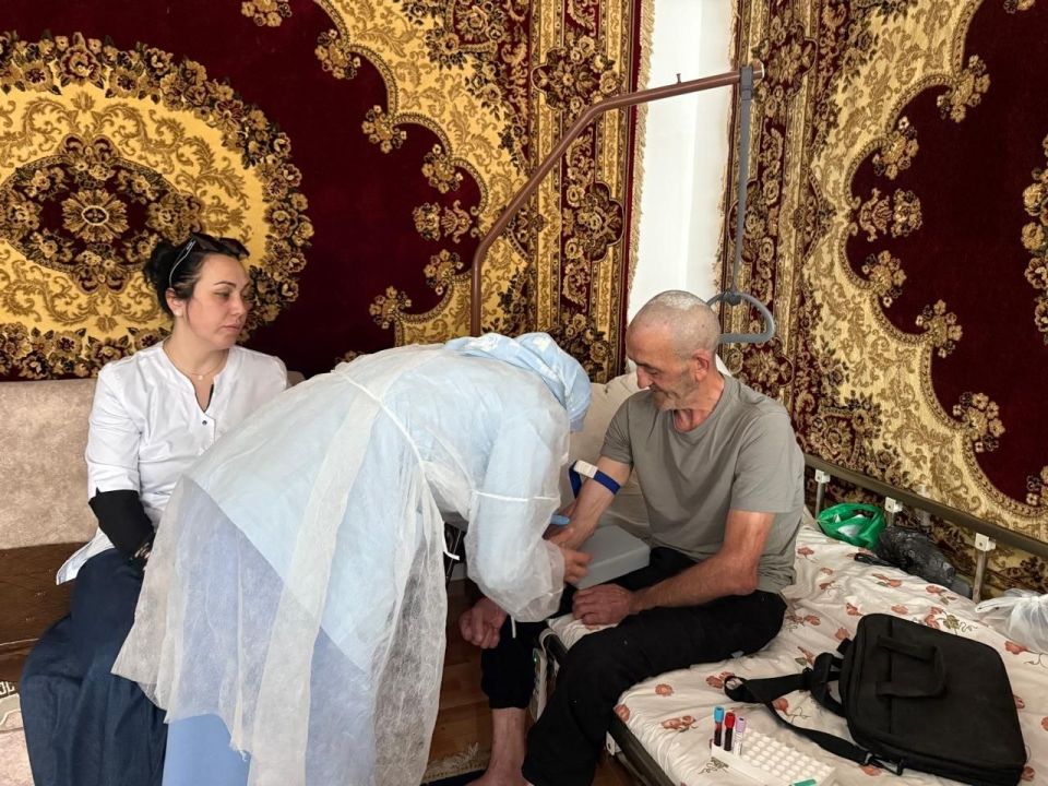 В Хасавюрте прошел очередной совместный выезд врачей Центральной городской больницы и депутатов городского собрания к семьям участников специальной военной операции В Хасавюрте прошел очередной совместный выезд врачей Центральной городской больницы и депутатов городского собрания к семьям участников специальной военной операции