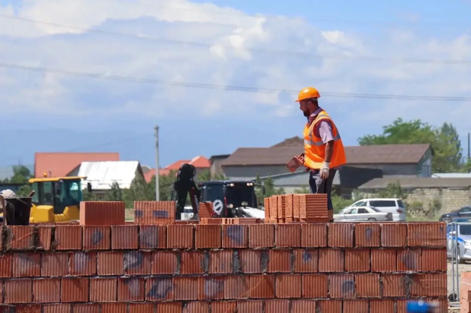 В Дербентском районе строится новый район для пострадавших от наводнений В Дербентском районе строится новый район для пострадавших от наводнений