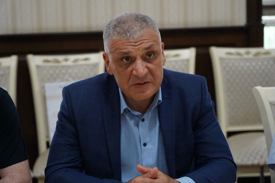 В Дербент с визитом прибыла делегация Исламской Республики Пакистан во главе с Чрезвычайным и Полномочным Послом в РФ Фейсалом Ниазом Тирмизи В Дербент с визитом прибыла делегация Исламской Республики Пакистан во главе с Чрезвычайным и Полномочным Послом в РФ Фейсалом Ниазом Тирмизи