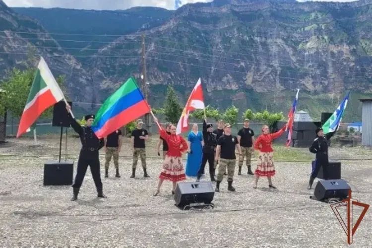 В Дагестане прошли концерты ансамбля песни и пляски Северо-Кавказского ордена Жукова округа Росгвардии В Дагестане прошли концерты ансамбля песни и пляски Северо-Кавказского ордена Жукова округа Росгвардии