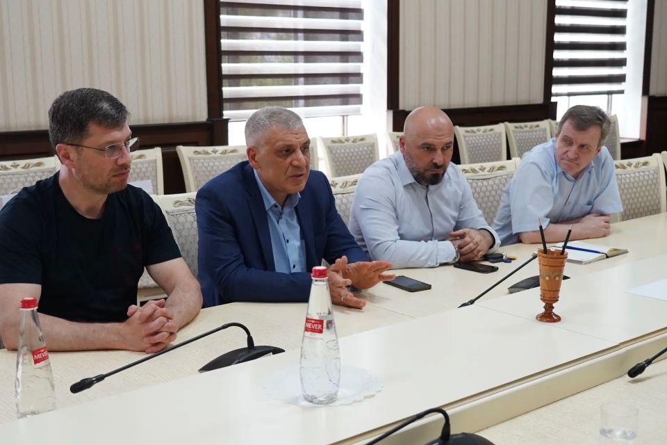 В Дербент с визитом прибыла делегация Исламской Республики Пакистан во главе с Чрезвычайным и Полномочным Послом в РФ Фейсалом Ниазом Тирмизи В Дербент с визитом прибыла делегация Исламской Республики Пакистан во главе с Чрезвычайным и Полномочным Послом в РФ Фейсалом Ниазом Тирмизи