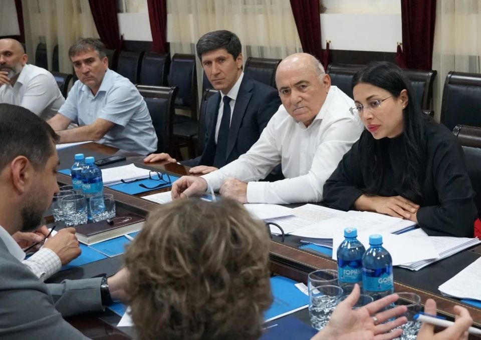 В Избирательной комиссии Республики Дагестан под председательством Магомеда Дибирова состоялось расширенное совещание, посвященное координации работы органов власти в период подготовки к единому дню голосования