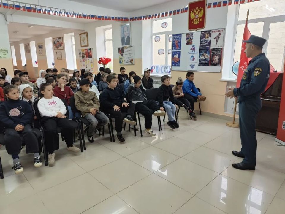 Пожарные в гостях у «Соколенка» Пожарные в гостях у «Соколенка»