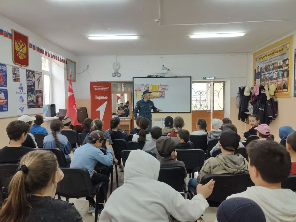 Пожарные в гостях у «Соколенка» Пожарные в гостях у «Соколенка»