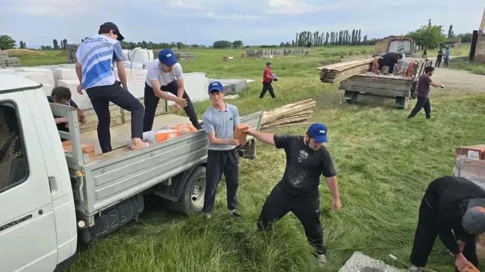 Игорь Кастюкевич: Республика Дагестан. Волонтерский лагерь "Дагестанский Рубеж", работает еще и как логистический центр, сформированный по линии партии «Единая Россия» Игорь Кастюкевич: Республика Дагестан. Волонтерский лагерь "Дагестанский Рубеж", работает еще и как логистический центр, сформированный по линии партии «Единая Россия»