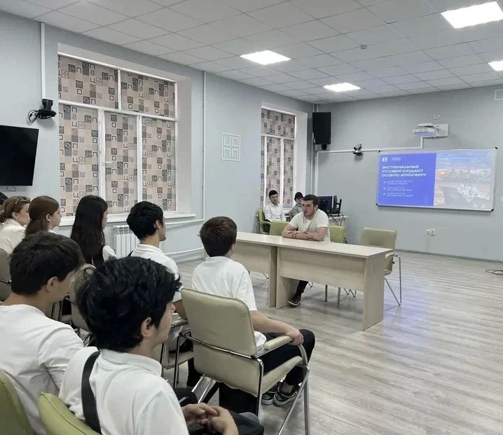 Российское общество "Знание" и Государственный фонд "Защитники Отечества" дали старт третьему сезону патриотической акции "Служу Отечеству" Российское общество "Знание" и Государственный фонд "Защитники Отечества" дали старт третьему сезону патриотической акции "Служу Отечеству"