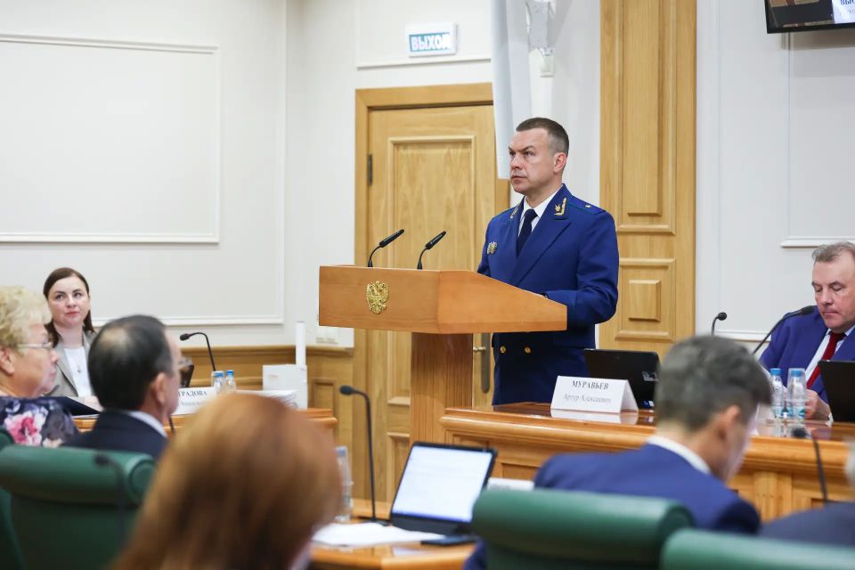 Председатель Комитета СФ по конституционному законодательству и государственному строительству Андрей Клишас в ходе пленарного заседания доложил о результатах рассмотрения представленных Президентом Российской Федерации для... Председатель Комитета СФ по конституционному законодательству и государственному строительству Андрей Клишас в ходе пленарного заседания доложил о результатах рассмотрения представленных Президентом Российской Федерации для...