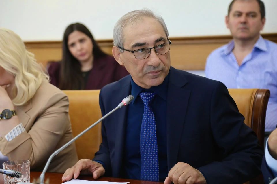Магомед Рамазанов провел встречи с руководством промышленных предприятий Дагестана Магомед Рамазанов провел встречи с руководством промышленных предприятий Дагестана