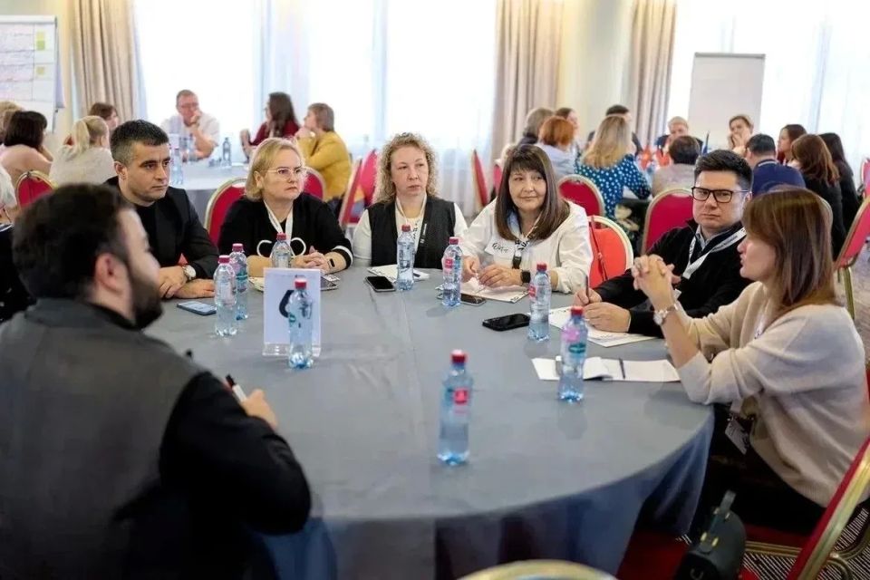 Центр знаний «Машук» запустил всероссийский проект «Эффект «Машука»: сила образования — в людях», первым героем которого стал выпускник центра, директор каспийской гимназии №12 имени Анвара Аджиева Хайрула Мурзаев Центр знаний «Машук» запустил всероссийский проект «Эффект «Машука»: сила образования — в людях», первым героем которого стал выпускник центра, директор каспийской гимназии №12 имени Анвара Аджиева Хайрула Мурзаев