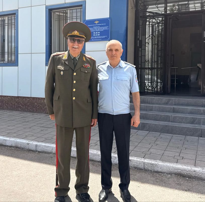 Дорогие жители и уважаемые гости нашего прекрасного города! От всей души желаем вам замечательного дня и отличного настроения!