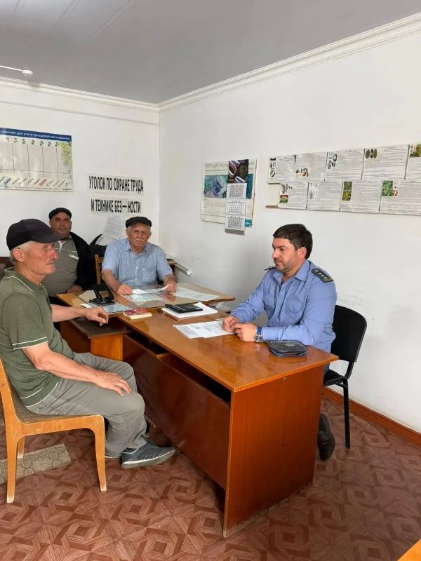 В Каякентском районе проверили самоходные машины в аграрных предприятиях В Каякентском районе проверили самоходные машины в аграрных предприятиях