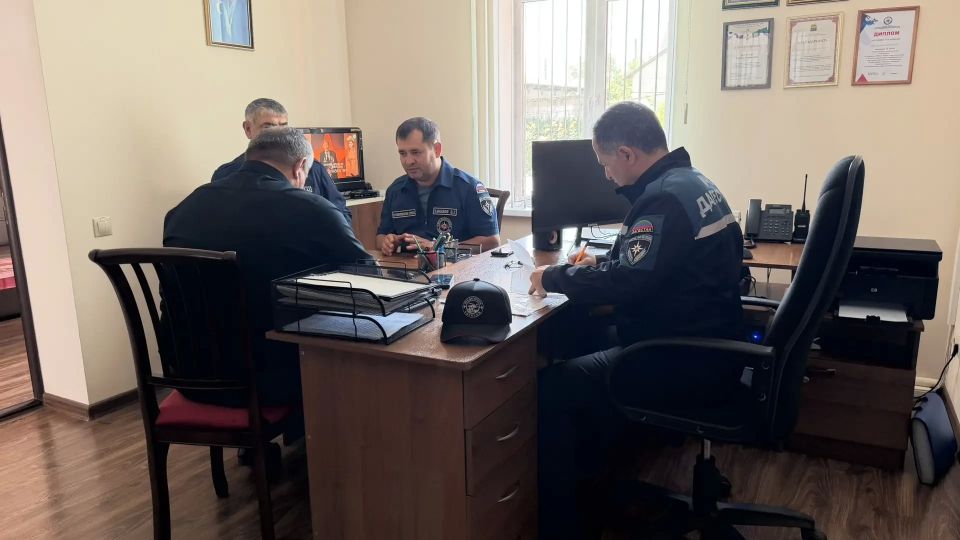 "Только совместными усилиями мы сможем минимизировать риски и сохранить жизни людей" Руководитель ГКУ РД «Противопожарная служба Республики Дагестан» Эльдар Хамавов... "Только совместными усилиями мы сможем минимизировать риски и сохранить жизни людей" Руководитель ГКУ РД «Противопожарная служба Республики Дагестан» Эльдар Хамавов...