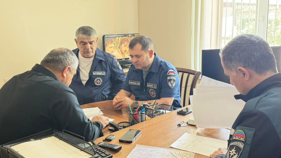"Только совместными усилиями мы сможем минимизировать риски и сохранить жизни людей" Руководитель ГКУ РД «Противопожарная служба Республики Дагестан» Эльдар Хамавов... "Только совместными усилиями мы сможем минимизировать риски и сохранить жизни людей" Руководитель ГКУ РД «Противопожарная служба Республики Дагестан» Эльдар Хамавов...