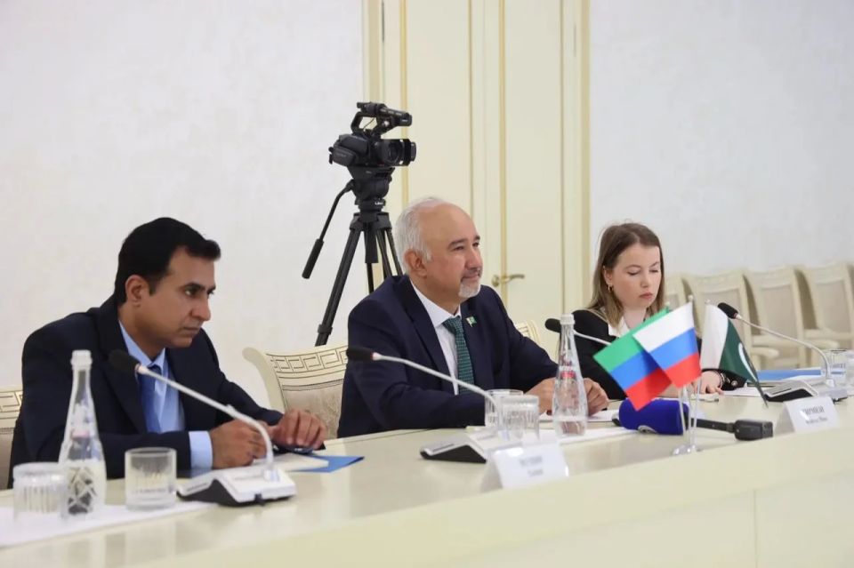 Дагестан открыт к сотрудничеству с Пакистаном в различных областях, в частности в сельском хозяйстве, сообщил врио Главы РД Фёдор Щукин на встрече с послом Пакистана в России Фейсалом Ниазом Тирмизи в Махачкале Дагестан открыт к сотрудничеству с Пакистаном в различных областях, в частности в сельском хозяйстве, сообщил врио Главы РД Фёдор Щукин на встрече с послом Пакистана в России Фейсалом Ниазом Тирмизи в Махачкале