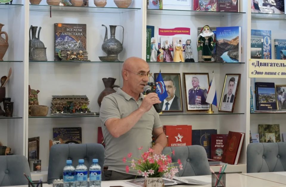 18 июня 2026 года в Центральной библиотеке им. Ф. Алиевой состоялся семинар для тренерского состава, посвящённый ознакомлению с позитивными практиками, а также передовыми формами и методами профилактической работы с молодыми... 18 июня 2026 года в Центральной библиотеке им. Ф. Алиевой состоялся семинар для тренерского состава, посвящённый ознакомлению с позитивными практиками, а также передовыми формами и методами профилактической работы с молодыми...