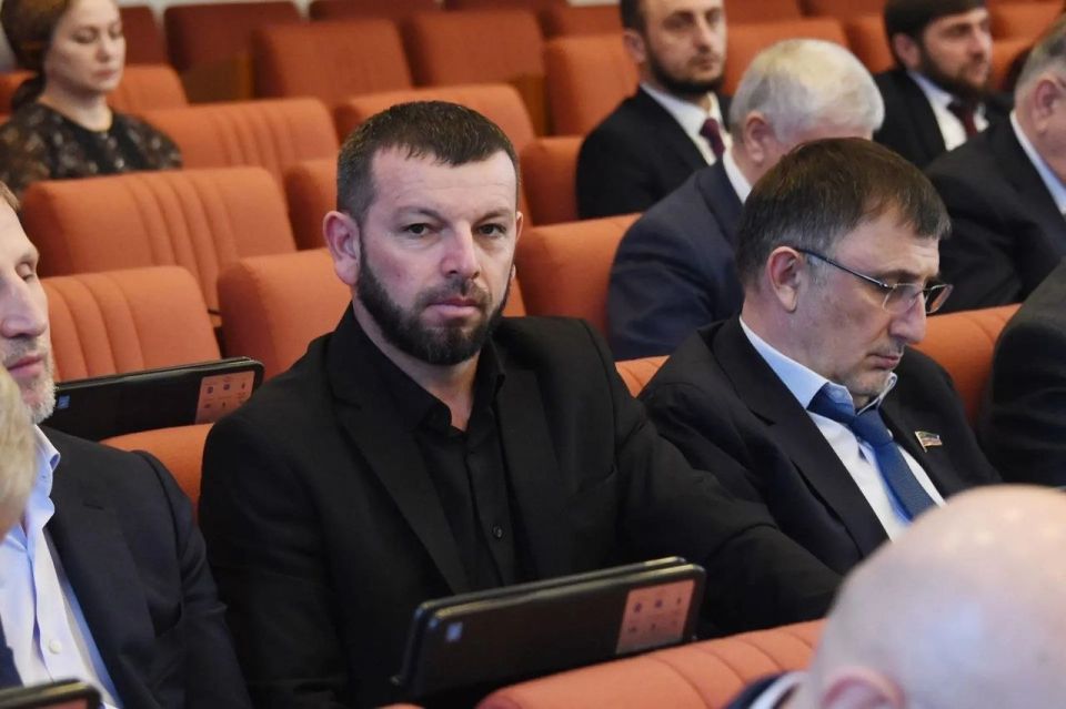 Федор Щукин поблагодарил депутатов за поддержку инициатив, связанных с выполнением задач СВО Федор Щукин поблагодарил депутатов за поддержку инициатив, связанных с выполнением задач СВО