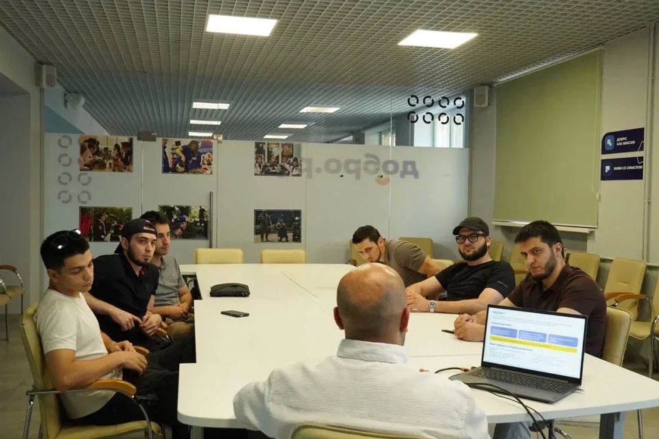 В Махачкале прошла встреча по социальному проектированию с экспертами Росмолодёжь.Гранты В Махачкале прошла встреча по социальному проектированию с экспертами Росмолодёжь.Гранты