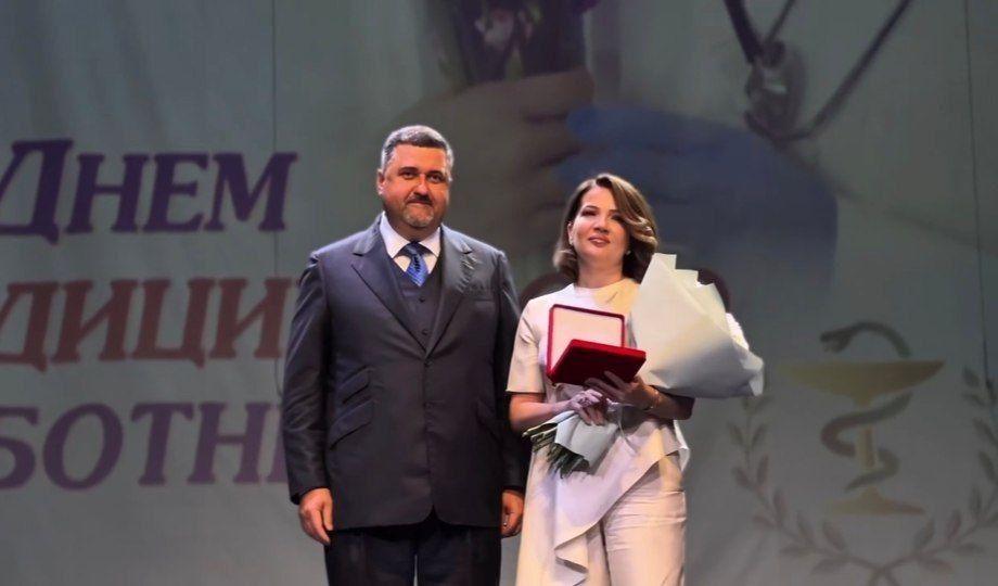 Федор Щукин вручил награды медработникам в преддверии профессионального праздника