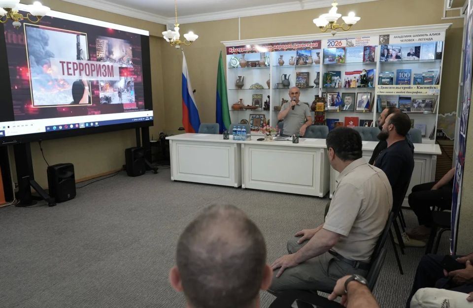 18 июня 2026 года в Центральной библиотеке им. Ф. Алиевой состоялся семинар для тренерского состава, посвящённый ознакомлению с позитивными практиками, а также передовыми формами и методами профилактической работы с молодыми... 18 июня 2026 года в Центральной библиотеке им. Ф. Алиевой состоялся семинар для тренерского состава, посвящённый ознакомлению с позитивными практиками, а также передовыми формами и методами профилактической работы с молодыми...