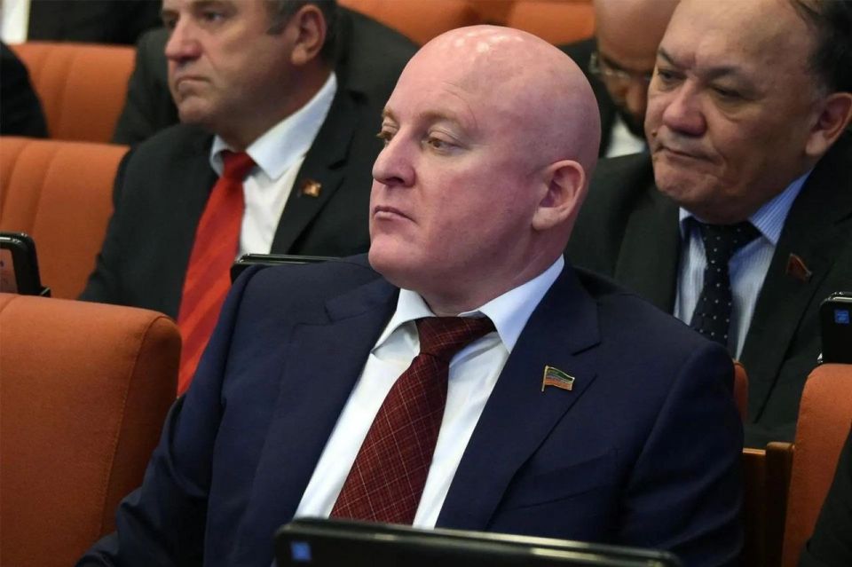 Федор Щукин поблагодарил депутатов за поддержку инициатив, связанных с выполнением задач СВО Федор Щукин поблагодарил депутатов за поддержку инициатив, связанных с выполнением задач СВО