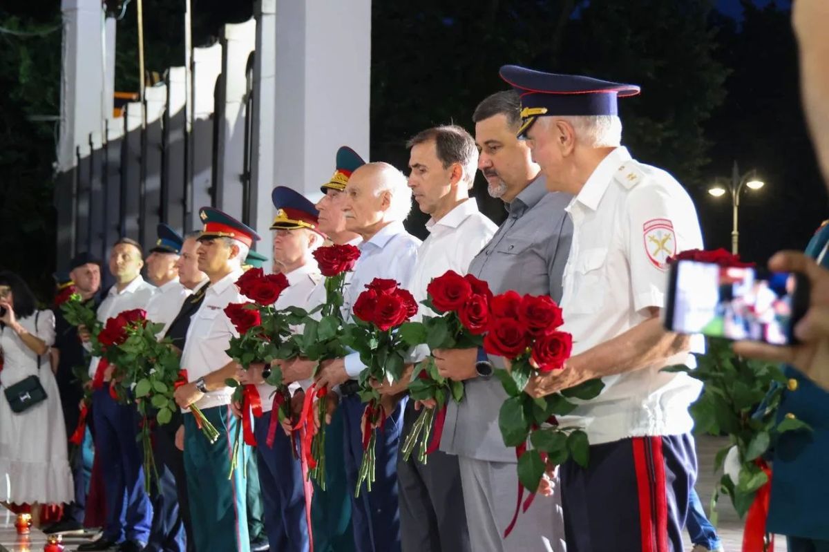 Джамбулат Салавов: Уважаемые махачкалинцы!. В канун Дня памяти и скорби я принял участие в акции «Завтра была война», которая прошла у памятника Воину-освободителю в парке Ленинского комсомола Джамбулат Салавов: Уважаемые махачкалинцы!. В канун Дня памяти и скорби я принял участие в акции «Завтра была война», которая прошла у памятника Воину-освободителю в парке Ленинского комсомола