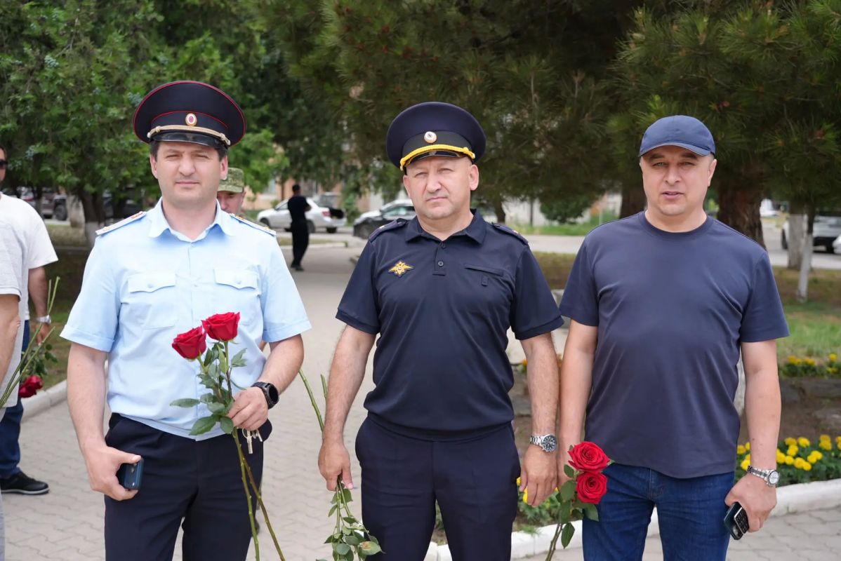 В Каспийске состоялось памятное мероприятие, посвященное памяти героев, отдавших свои жизни за Родину В Каспийске состоялось памятное мероприятие, посвященное памяти героев, отдавших свои жизни за Родину
