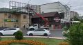 Монтаж новых светильников уличного освещения на пр. Насрутдинова. Работы проводит МБУ «Благоустройство» для улучшения качества освещения и обеспечения безопасности населения
