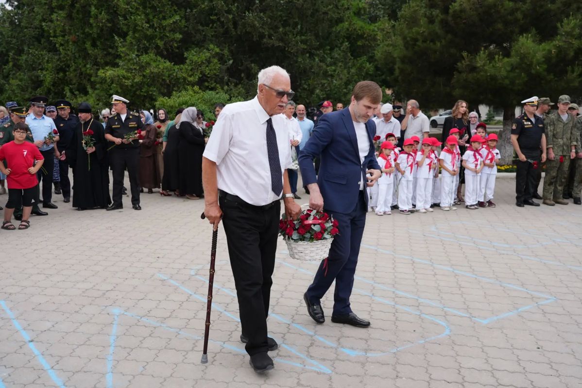 В Каспийске состоялось памятное мероприятие, посвященное памяти героев, отдавших свои жизни за Родину В Каспийске состоялось памятное мероприятие, посвященное памяти героев, отдавших свои жизни за Родину