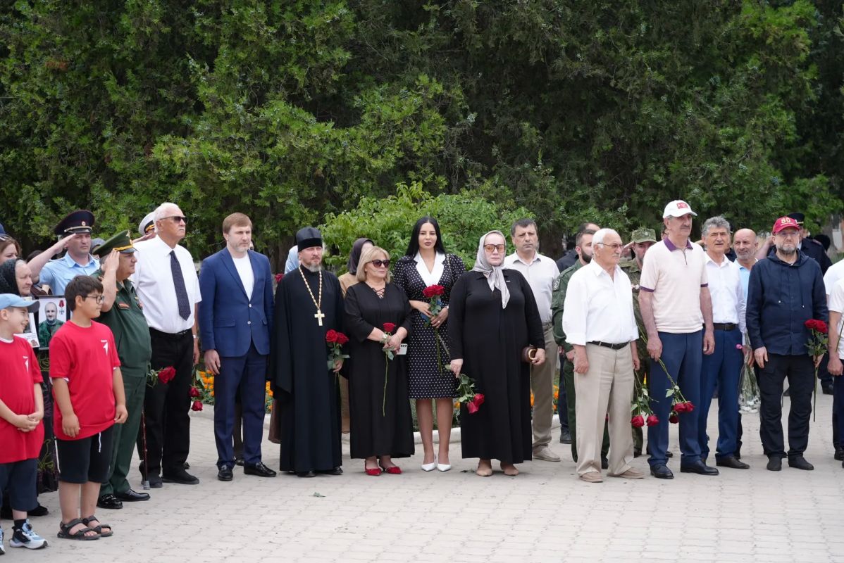 В Каспийске состоялось памятное мероприятие, посвященное памяти героев, отдавших свои жизни за Родину В Каспийске состоялось памятное мероприятие, посвященное памяти героев, отдавших свои жизни за Родину