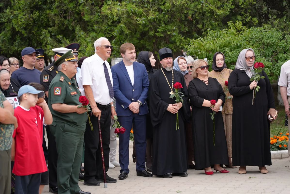 В Каспийске состоялось памятное мероприятие, посвященное памяти героев, отдавших свои жизни за Родину В Каспийске состоялось памятное мероприятие, посвященное памяти героев, отдавших свои жизни за Родину