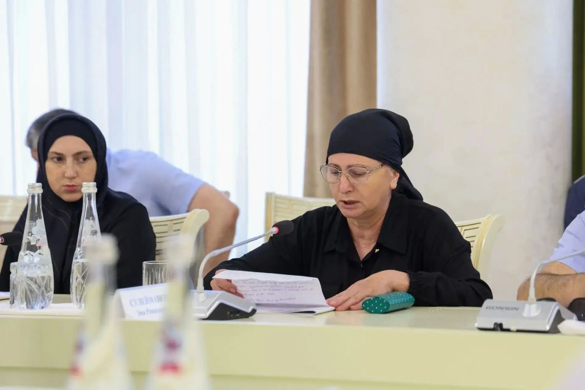 Фёдор Щукин встретился с семьями погибших участников СВО и возложил цветы к портретам воинов Фёдор Щукин встретился с семьями погибших участников СВО и возложил цветы к портретам воинов