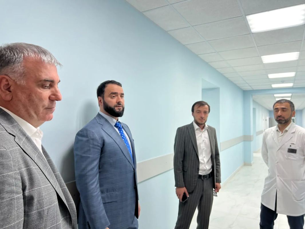 Врио министра Алиомар Ахмедов провел обход в подразделениях Республиканской психиатрической больницы в г. Буйнакске Врио министра Алиомар Ахмедов провел обход в подразделениях Республиканской психиатрической больницы в г. Буйнакске