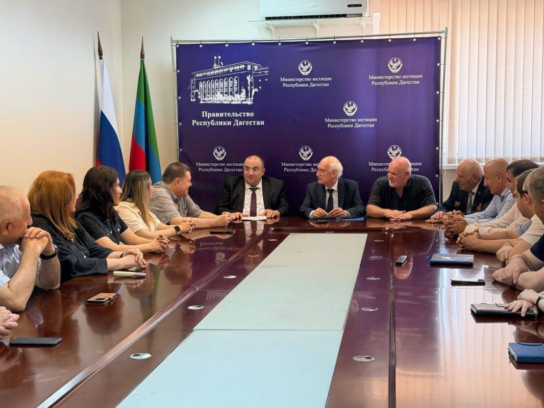 Врио первого вице-премьера Рамазан Джафаров представил коллективу Минюста Дагестана нового руководителя