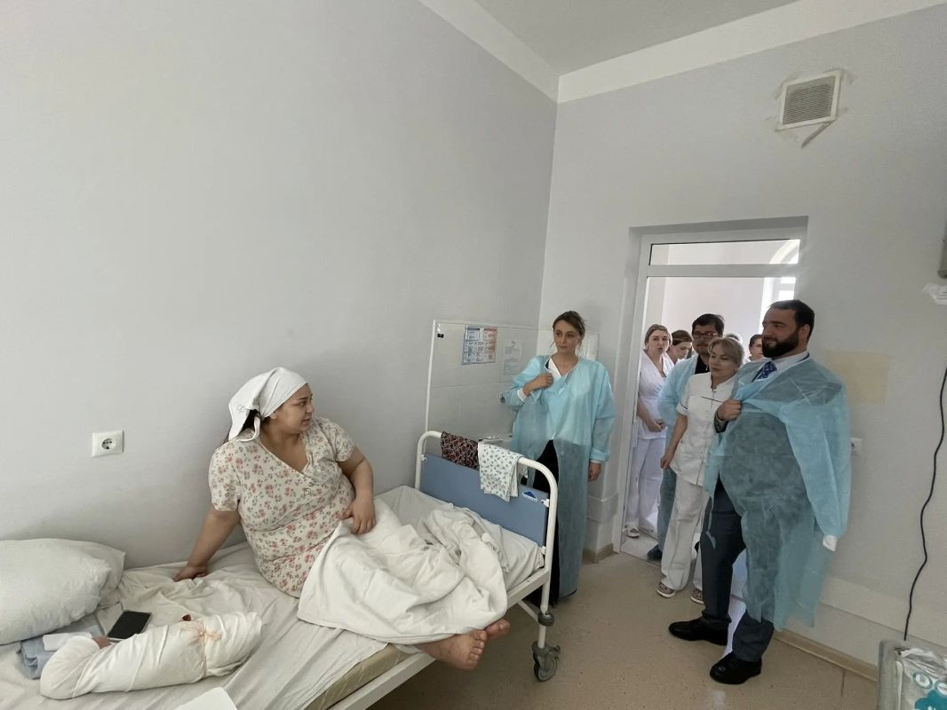 Алиомар Ахмедов посетил Родильный дом №1 Махачкалы и представил нового главного врача учреждения Алиомар Ахмедов посетил Родильный дом №1 Махачкалы и представил нового главного врача учреждения