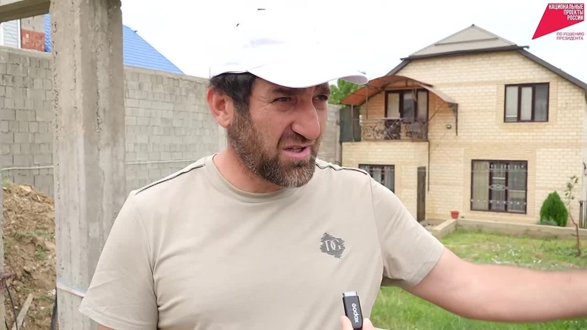 На ул. Хунзахской в пос. Ленинкент стартовали работы по укладке асфальтобетонного покрытия