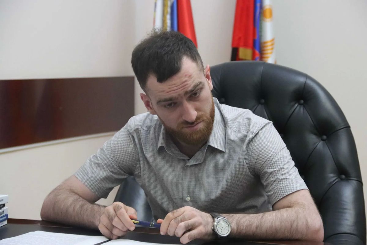 Темирлан Абуталимов провёл приём граждан Темирлан Абуталимов провёл приём граждан