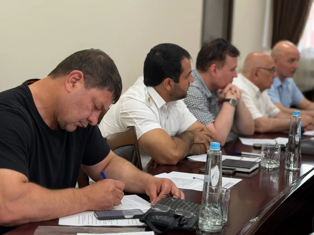 В рамках совещания по вопросам обеспечения безопасности туристов представители профильных ведомств проинформировали участников о проводимой работе и дополнительных мерах контроля, реализуемых в период туристического сезона В рамках совещания по вопросам обеспечения безопасности туристов представители профильных ведомств проинформировали участников о проводимой работе и дополнительных мерах контроля, реализуемых в период туристического сезона