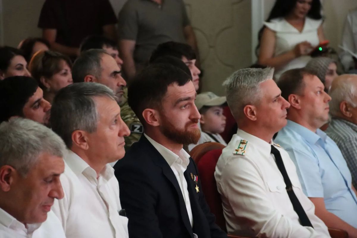 Темирлан Абуталимов принял участие в торжественном мероприятии, посвященном 30-летию со дня образования отряда пограничного контроля «Дагестан» Темирлан Абуталимов принял участие в торжественном мероприятии, посвященном 30-летию со дня образования отряда пограничного контроля «Дагестан»