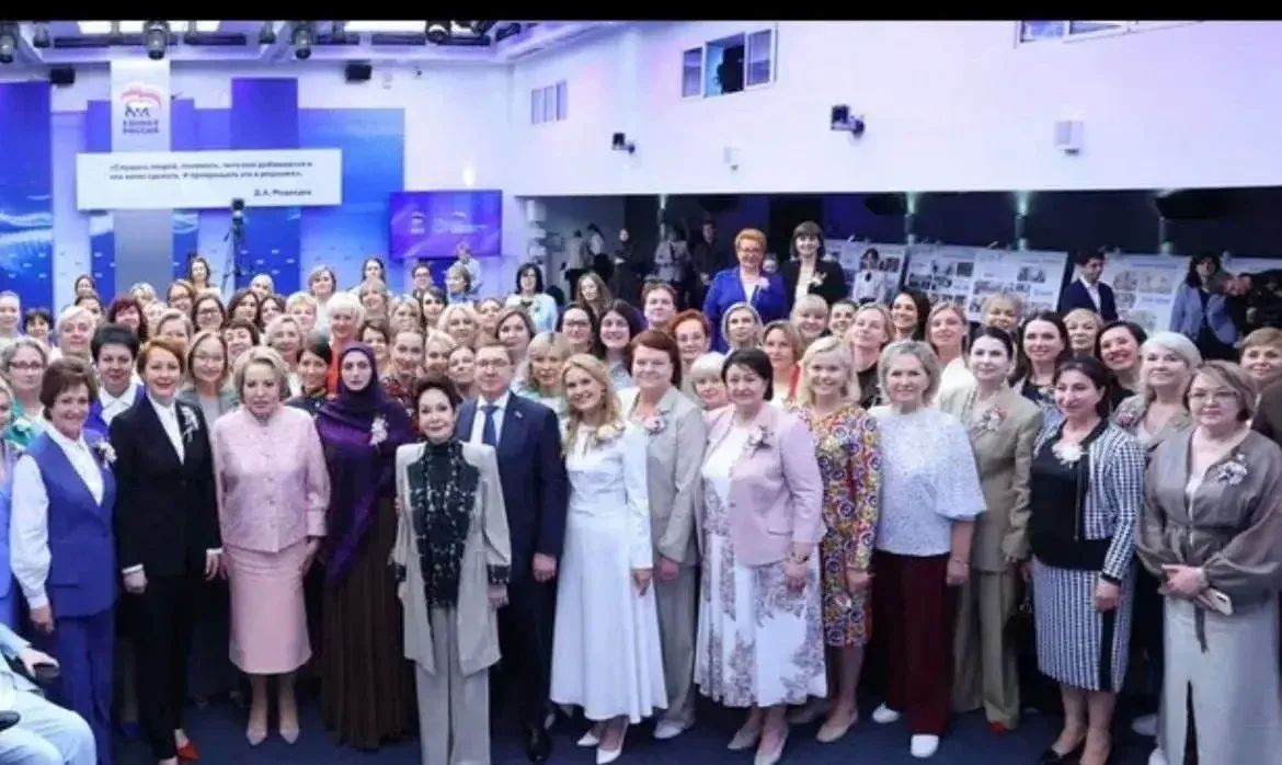 Валентина Матвиенко и Владимир Якушев поддержали инициативы дагестанских активисток «Женского движения ЕР» для Народной программы Валентина Матвиенко и Владимир Якушев поддержали инициативы дагестанских активисток «Женского движения ЕР» для Народной программы