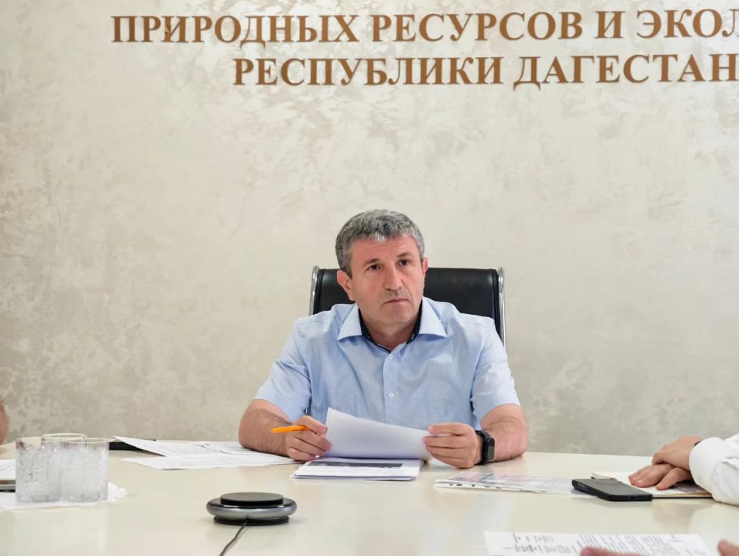 В Минприроды РД состоялось еженедельное рабочее совещание, на котором обсудили ход исполнения поручений по переносу и демонтажу инженерных коммуникаций и самовольных строений, влияющих на пропускную способность рек, и... В Минприроды РД состоялось еженедельное рабочее совещание, на котором обсудили ход исполнения поручений по переносу и демонтажу инженерных коммуникаций и самовольных строений, влияющих на пропускную способность рек, и...