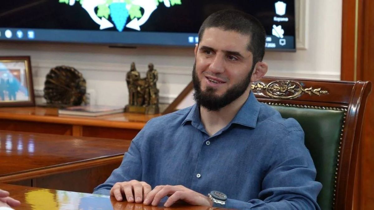 Джамбулат Салавов: Уважаемые махачкалинцы!. Сегодня в Махачкале состоялась рабочая встреча, в которой приняли участие министр физической культуры и спорта Республики Дагестан Сажид Сажидов и наш прославленный земляк... Джамбулат Салавов: Уважаемые махачкалинцы!. Сегодня в Махачкале состоялась рабочая встреча, в которой приняли участие министр физической культуры и спорта Республики Дагестан Сажид Сажидов и наш прославленный земляк...