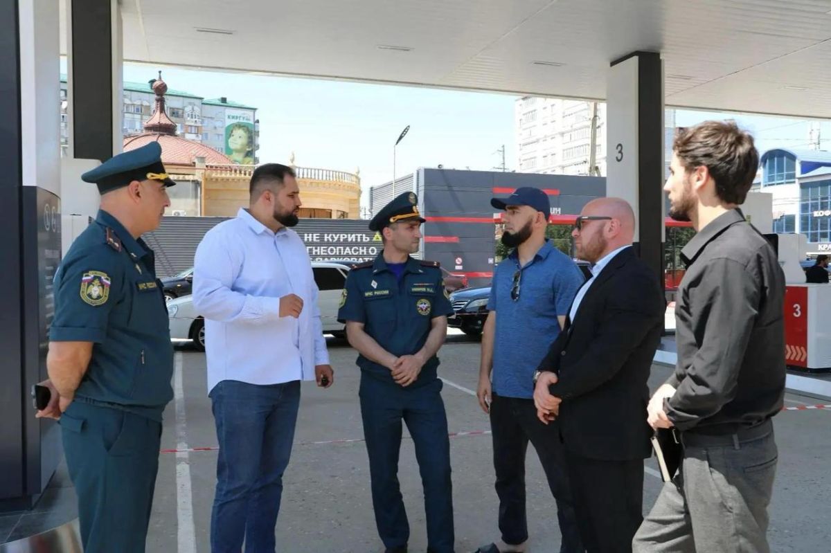 В Махачкале и Каспийске межведомственная рабочая группа по поручению Фёдора Щукина проводит повторные проверки автозаправочных станций